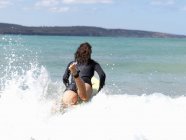 Surfista in mare, Cavaliere della strada, Victoria, Australia — Foto stock