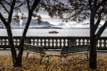 Спостерігаючи погляд озера Маджоре, П'ємонт, провінції Ломбардія, Італія — стокове фото