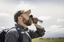 Male hiker drinking from water bottle, Cody, Wyoming, USA — Stock Photo