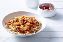 Still life of spaghetti with asian prawns — Stock Photo