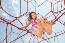 Girl playing on ropes outdoors — Stock Photo