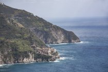 Elevated view of cliff village and Mediterranean, Cornelia, Cinque Terre, Italy — Stock Photo