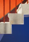 Close up de velhas escadas multicoloridas — Fotografia de Stock