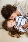 Mother and daughter relaxing in bed — Stock Photo
