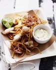Sale e pepe calamari con salsa — Foto stock