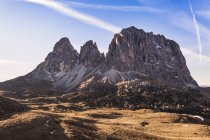 Paesaggio montano e formazione rocciosa accidentata, Dolomiti, Italia — Foto stock