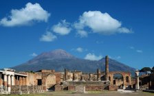 Ruínas do Fórum, Pompeia e Monte Vesúvio — Fotografia de Stock