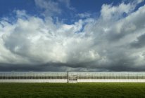 Nuvens acima da estufa comercial, S Gravenpolder, Zelândia, Países Baixos — Fotografia de Stock