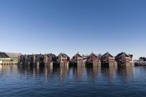 Рядок waterfront будинки, Svolvaer, прибуття островів, Норвегії — стокове фото