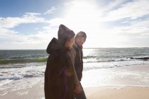 Couple enjoying seaside, Connemara, Ireland — Stock Photo