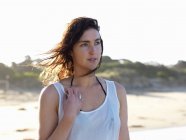 Frau genießt Strand, Roadkritter, Victoria, Australien — Stockfoto