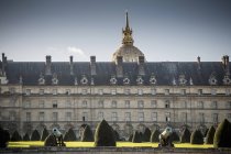 Blick auf les invalides und formale Gärten, Paris, Frankreich — Stockfoto