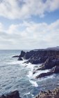 Ondas oceânicas e costa, Lanzarote, Ilhas Canárias, Espanha — Fotografia de Stock