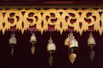 Campane ornamentali nel mercato, Bangkok, Thailandia, Sud-est asiatico — Foto stock