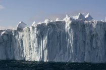 Iceberg accidenté, fjord d'Ilulissat, baie de Disko, Groenland — Photo de stock