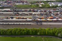 Blick auf Bahn und Güterverkehr, München, Bayern, Deutschland — Stockfoto
