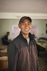Portrait d'ouvrier d'usine de couture, Thamel, Katmandou, Népal — Photo de stock
