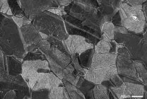 Micrografía electrónica de barrido de la superficie de la fractura del acero inoxidable, muestra rugosa y grabada - foto de stock
