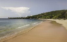 Vista sulla spiaggia e sul mare, Spiaggia Rosa, Lombok, Indonesia — Foto stock