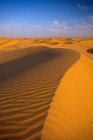 Rippled sand dunes of namib desert under blue sky — Stock Photo
