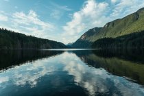 Vista panorâmica do Lago Buntzen, Colúmbia Britânica, Canadá — Fotografia de Stock