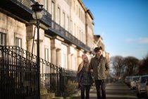 A young couple walk on Regent Terrace in Edinburgh Scotland — Stock Photo