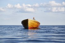 Senior man sailing in boat — Stock Photo