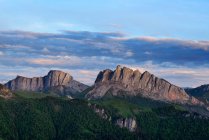 View of Acheshboki mountains,  Bolshoy Thach Nature Park, Caucasian Mountains, Republic of Adygea, Russia — Stock Photo