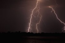 Éclairs éclairs sur la rivière Zambèze — Photo de stock