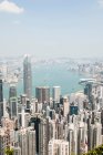 Vue aérienne des bâtiments et gratte-ciel de la ville de Hong Kong — Photo de stock