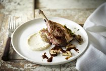 Plate with lamb chop, gravy and mashed potatoes — Stock Photo