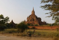 Bicycle parked outside Sulamani Temple, Bagan, Burma — Stock Photo
