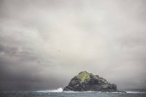 Далеких вид скелю оточених, Тенеріфе, Канарські острови, Іспанія — стокове фото