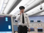 Security guard talking on radio — Stock Photo