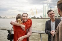 Business women and businessmen greeting on waterfront, Londra, Regno Unito — Foto stock