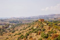 Elevated view of hilltop temple in Sicilian landscape, Italy — Stock Photo