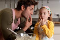 Father and daughter cooking — Stock Photo