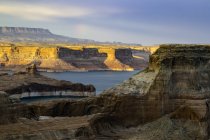View of Lake Powell and canyons at sunset, Alstrom Point, Utah, USA — Stock Photo