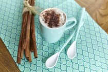 Still life of hot chocolate, cinnamon sticks beside cup — Stock Photo