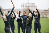 Женская команда округлителей празднует на матче округлителей — стоковое фото