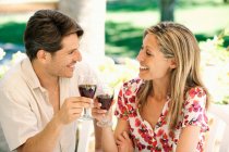 Couple toasting each other outdoors — Stock Photo