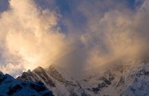 Snowy mountaintops and clouds — Stock Photo
