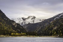 Schneebedeckter Berg, Sufers, graubunden, Schweiz — Stockfoto