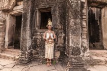 Ballerina Apsara femminile, Tempio di Bayon, Angkor Thom, Cambogia — Foto stock