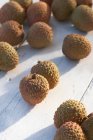 Lychees on sunny table — Stock Photo