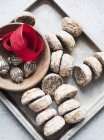 Cookies on a tray with Christmas decorations — Stock Photo