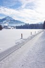 Ländliche Szene im Schnee, kirchberg, Österreich — Stockfoto