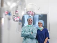 Surgeon and nurse in operating theatre — Stock Photo