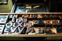 Tray of wooden letterpress letters in book arts workshop — Stock Photo