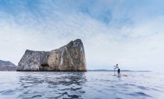 Man paddleboarding, Pan di zucchero, Sardinia, Italy — Stock Photo